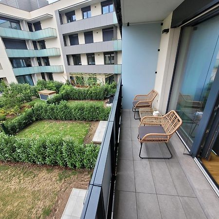 Newly Built Apartment With Balcony, Ac And Free Indoor Garage Praha Eksteriør bilde
