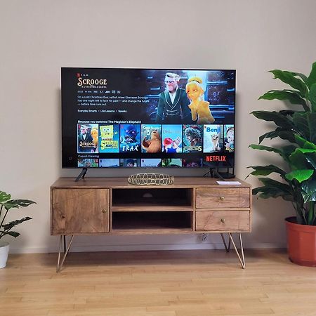 Newly Built Apartment With Balcony, Ac And Free Indoor Garage Praha Eksteriør bilde
