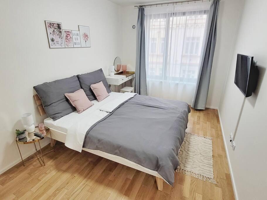 Newly Built Apartment With Balcony, Ac And Free Indoor Garage Praha Eksteriør bilde