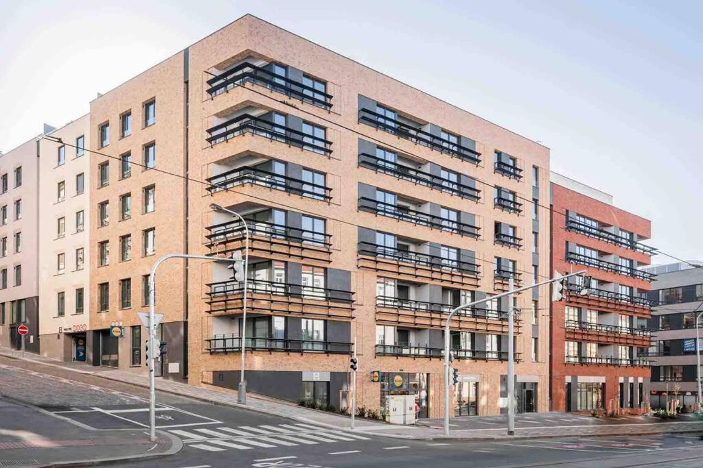 Newly Built Apartment With Balcony, Ac And Free Indoor Garage Praha Eksteriør bilde