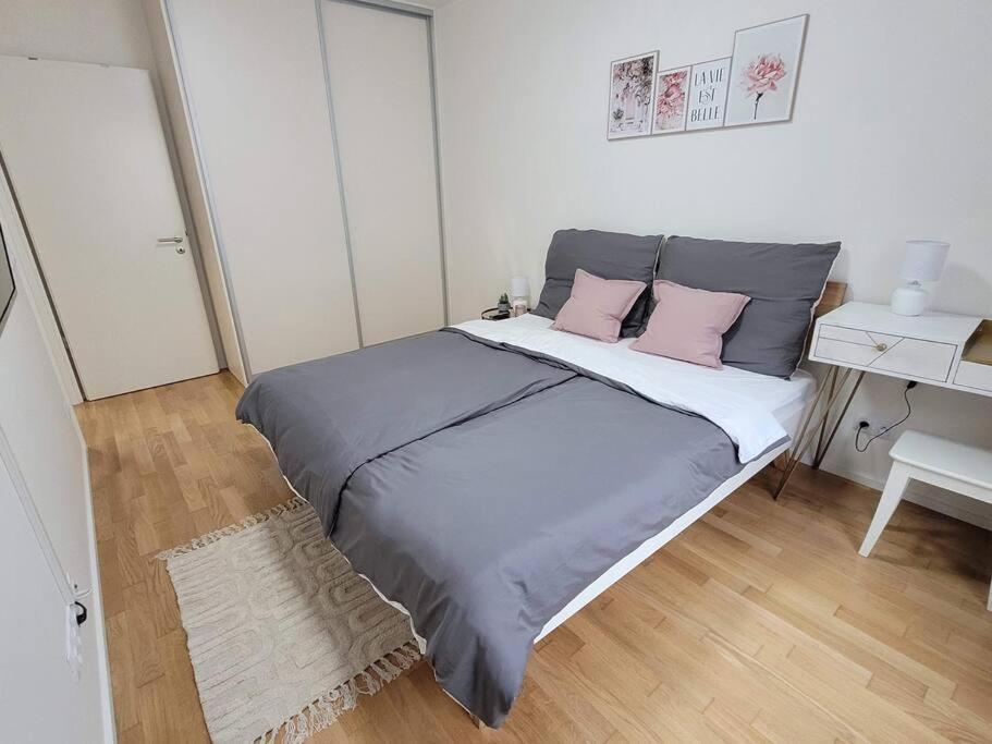 Newly Built Apartment With Balcony, Ac And Free Indoor Garage Praha Eksteriør bilde
