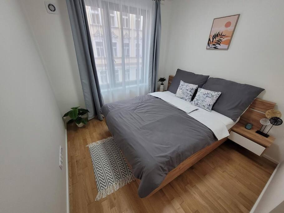 Newly Built Apartment With Balcony, Ac And Free Indoor Garage Praha Eksteriør bilde