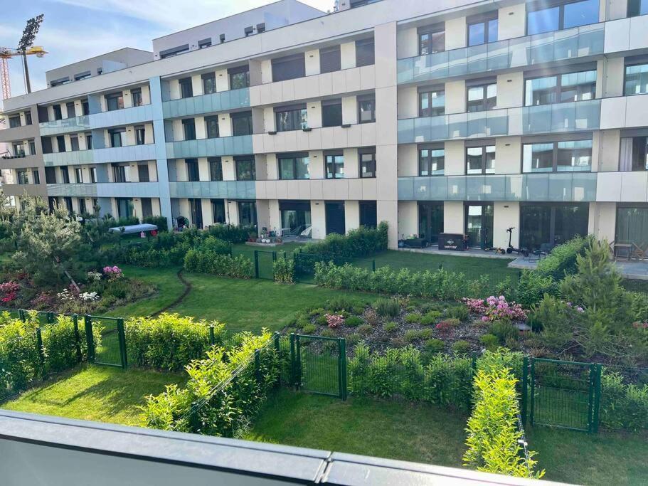 Newly Built Apartment With Balcony, Ac And Free Indoor Garage Praha Eksteriør bilde