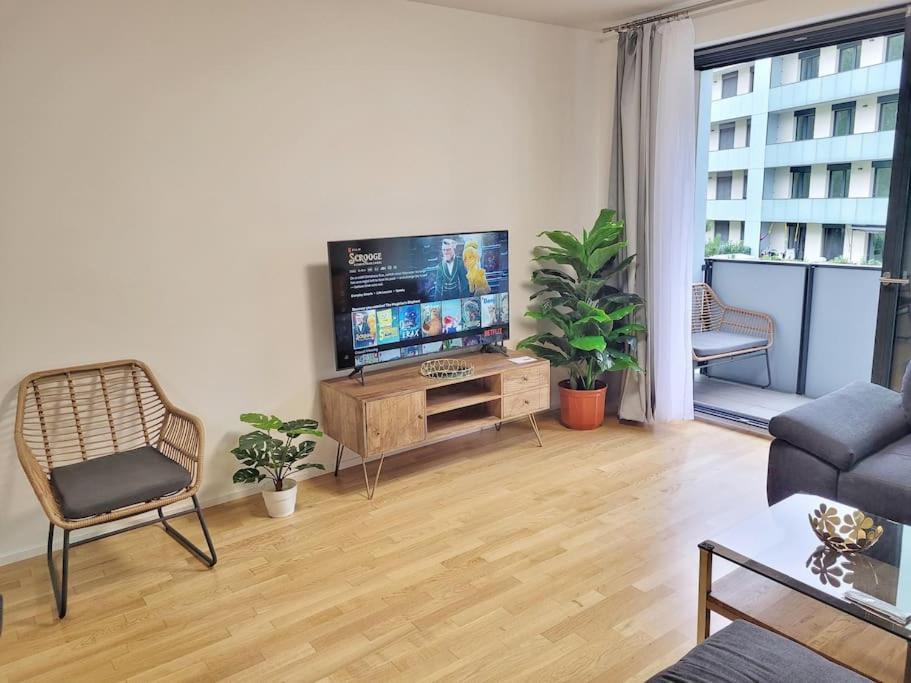 Newly Built Apartment With Balcony, Ac And Free Indoor Garage Praha Eksteriør bilde
