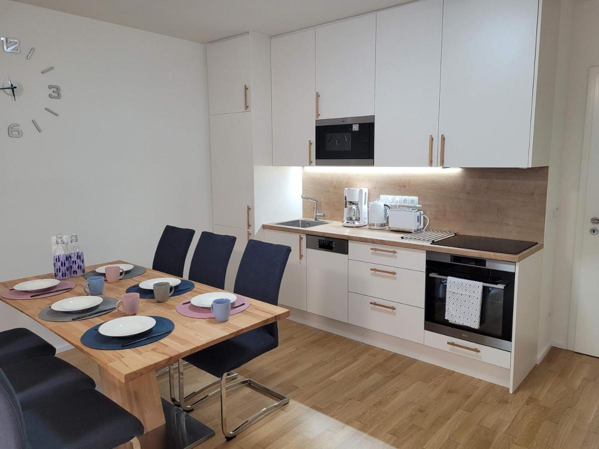 Newly Built Apartment With Balcony, Ac And Free Indoor Garage Praha Eksteriør bilde