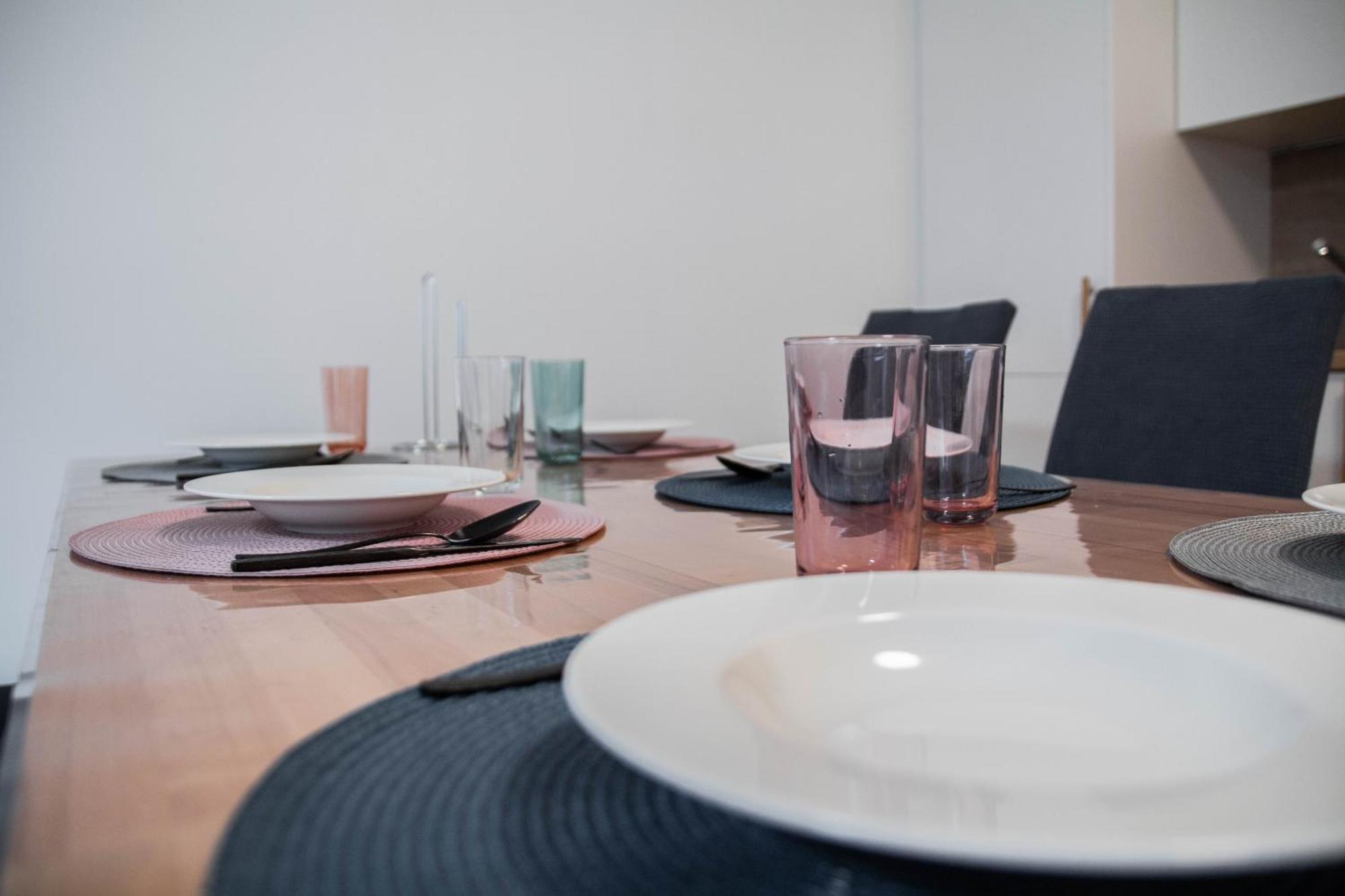 Newly Built Apartment With Balcony, Ac And Free Indoor Garage Praha Eksteriør bilde