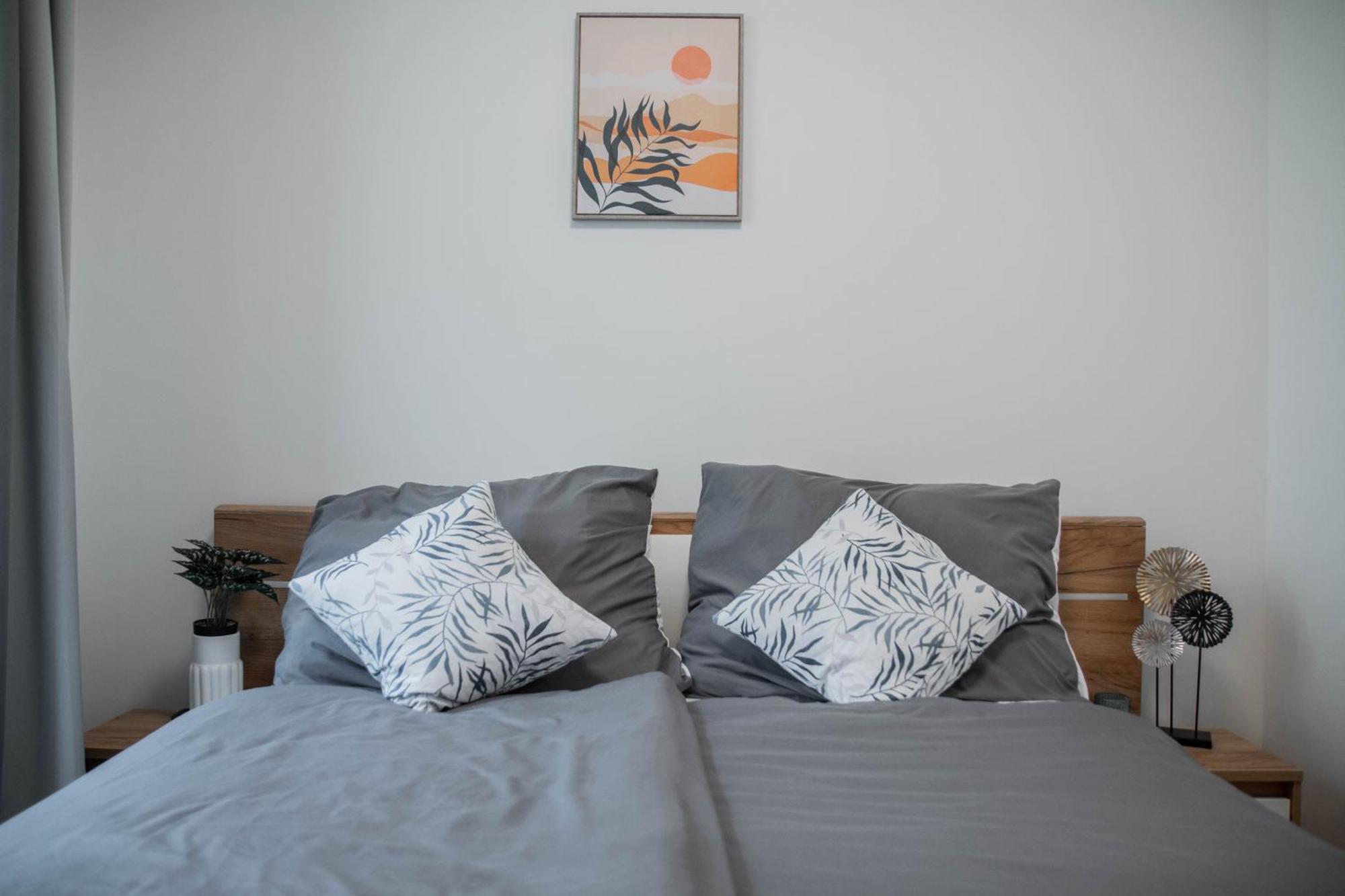 Newly Built Apartment With Balcony, Ac And Free Indoor Garage Praha Eksteriør bilde