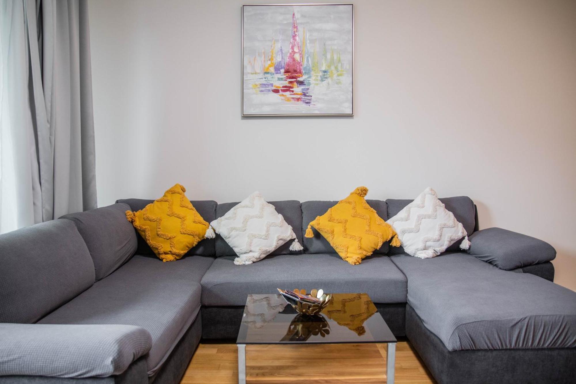 Newly Built Apartment With Balcony, Ac And Free Indoor Garage Praha Eksteriør bilde